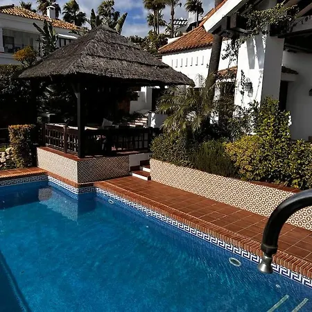 빌라 Sunkissed Luxury Panoramic Seaview In Marbella 에스테포나